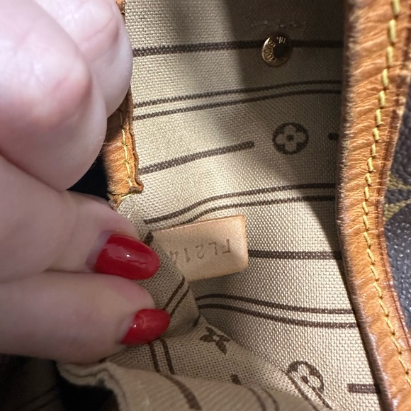 Genuinely Loved Louis Vuitton Neverful GM - Picture 4 of 13